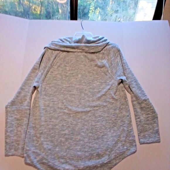 Westbound Large Turtle Neck Gray Shirt, Warm, Cozy, Soft, Minimalist. - Picture 2 of 10